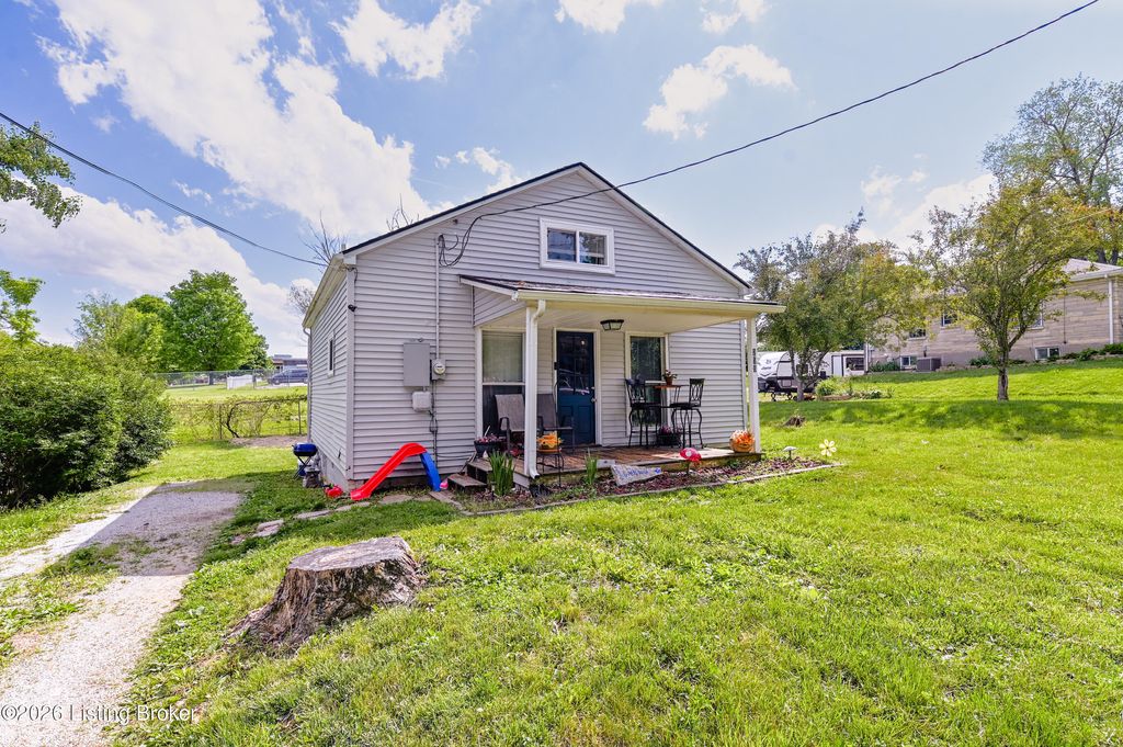 Photo of 255 E Cross Main St, New Castle, KY 40050 (MLS # 1716394)
