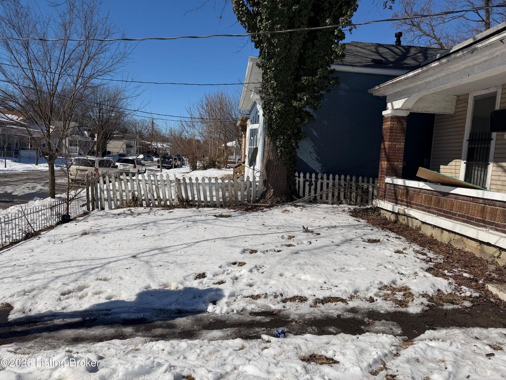 Photo of 2219 W Madison St, Louisville, KY 40211 (MLS # 1708684)