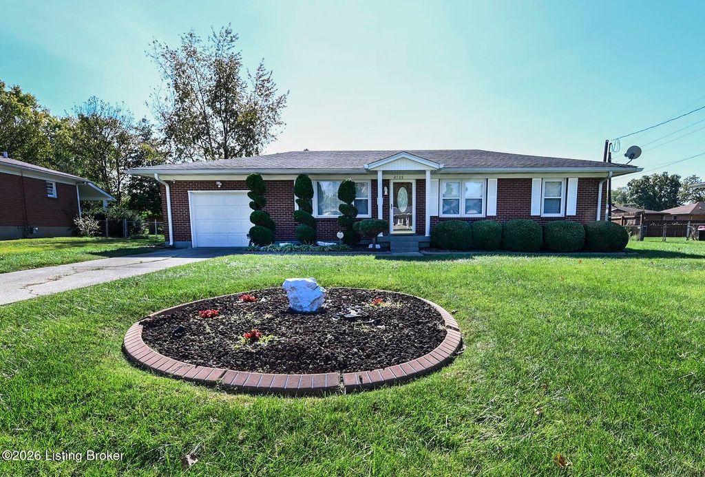Photo of 2528 Hampstead Dr, Louisville, KY 40216 (MLS # 1713779)