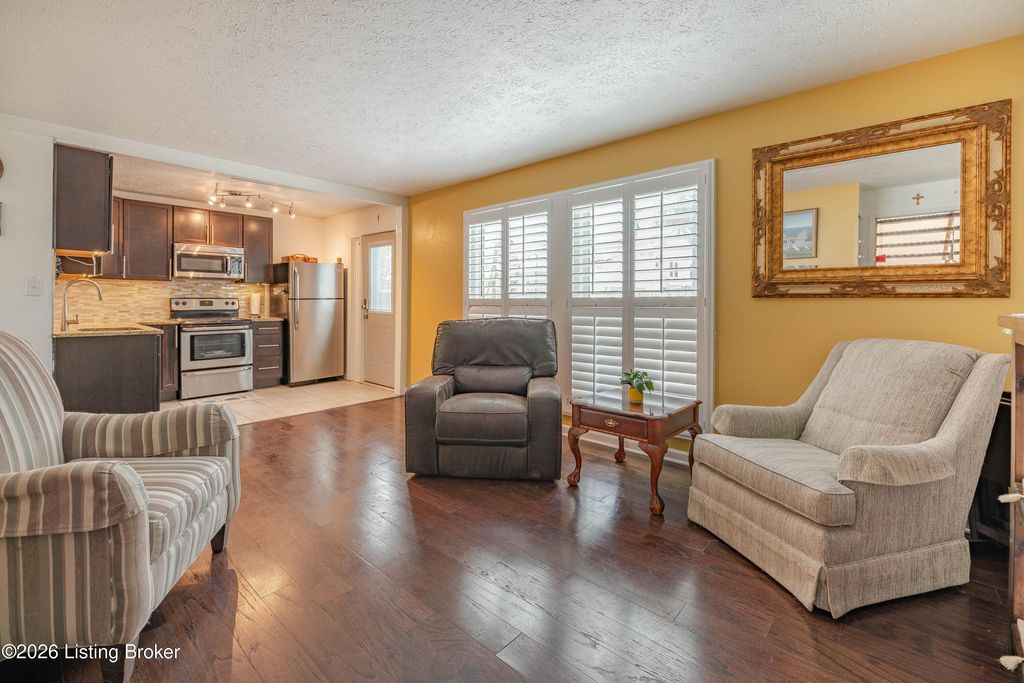 Photo of 2501 Lindsay Ave #APT 9, Louisville, KY 40206 (MLS # 1708338)