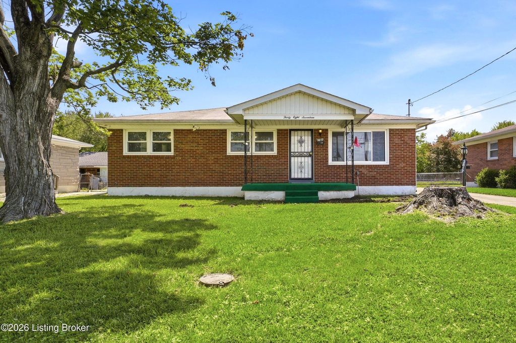 Photo of 3817 Darlene Dr, Louisville, KY 40216 (MLS # 1716582)