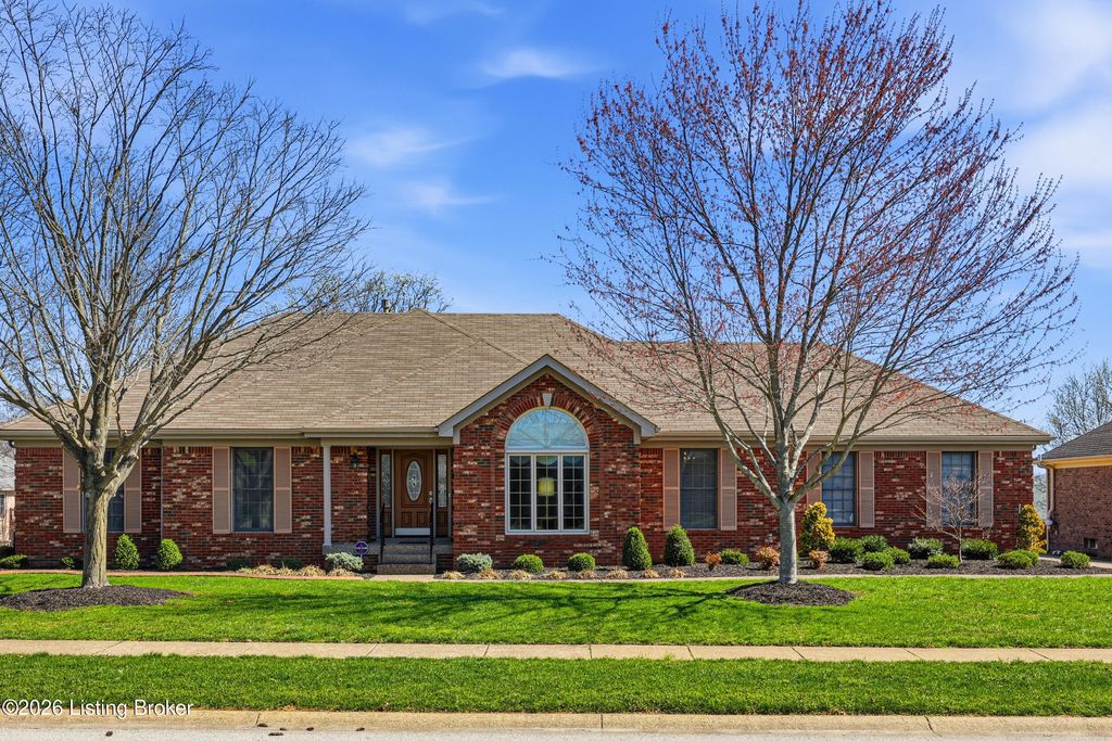Photo of 4232 Stilger Cir, Jeffersontown, KY 40299 (MLS # 1715565)