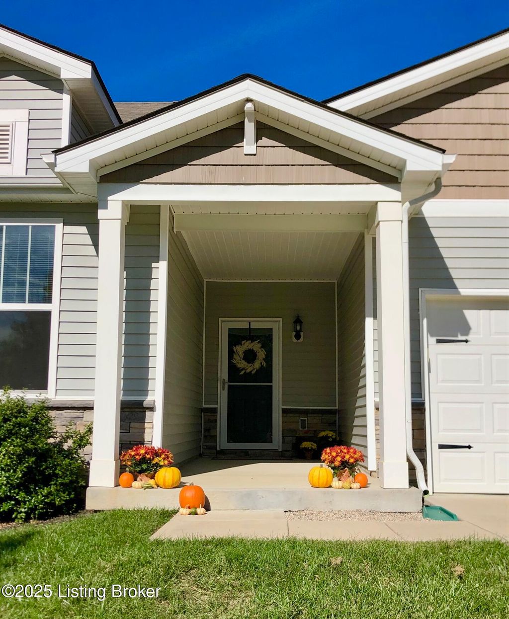 Photo of 3703 Creekstone Bluff Blvd, La Grange, KY 40031 (MLS # 1701125)