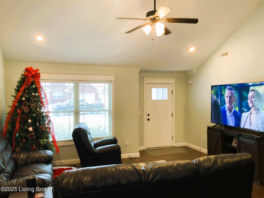 Photo of 115 Hudson Dr, Bardstown, KY 40004 (MLS # 1704524)