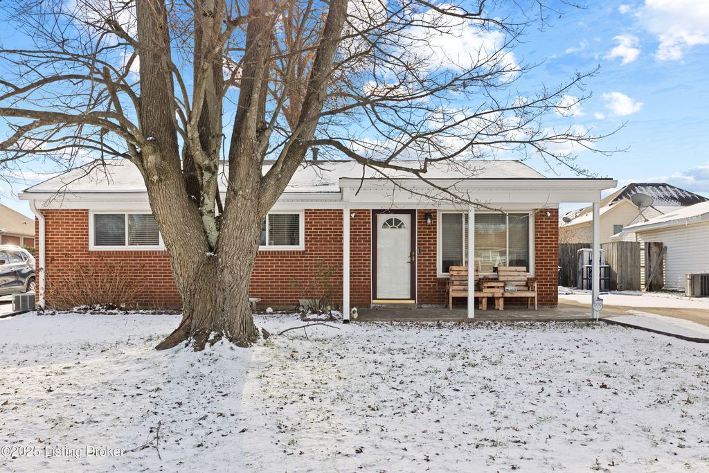 Photo of 335 Dale Rd, Louisville, KY 40229 (MLS # 1705444)