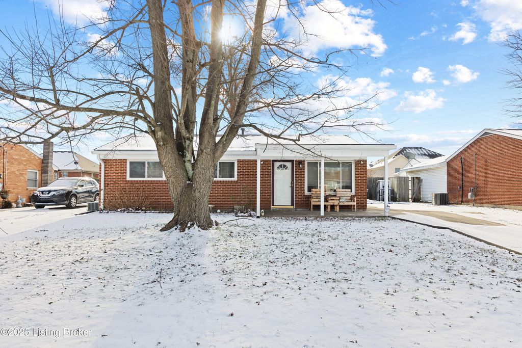 Photo of 335 Dale Rd, Louisville, KY 40229 (MLS # 1705444)