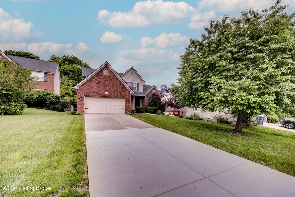 Photo of 4710 Bay Cove Ct, Louisville, KY 40245 (MLS # 1717408)