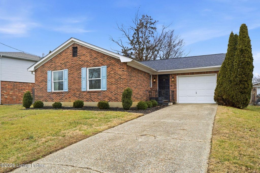 Photo of 8511 Gainsborough Dr, Louisville, KY 40291 (MLS # 1709390)