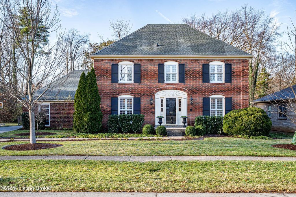 Photo of 1912 Bainbridge Row Dr, Louisville, KY 40207 (MLS # 1706394)