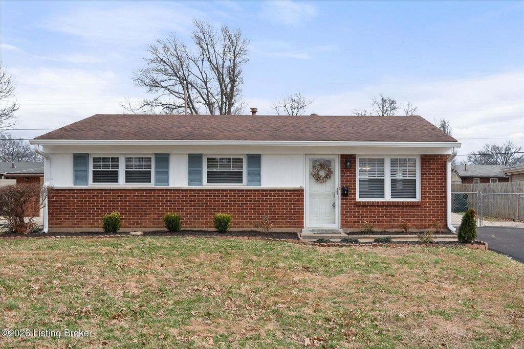 Photo of 3605 Ethelwood Dr, Jeffersontown, KY 40299 (MLS # 1706475)