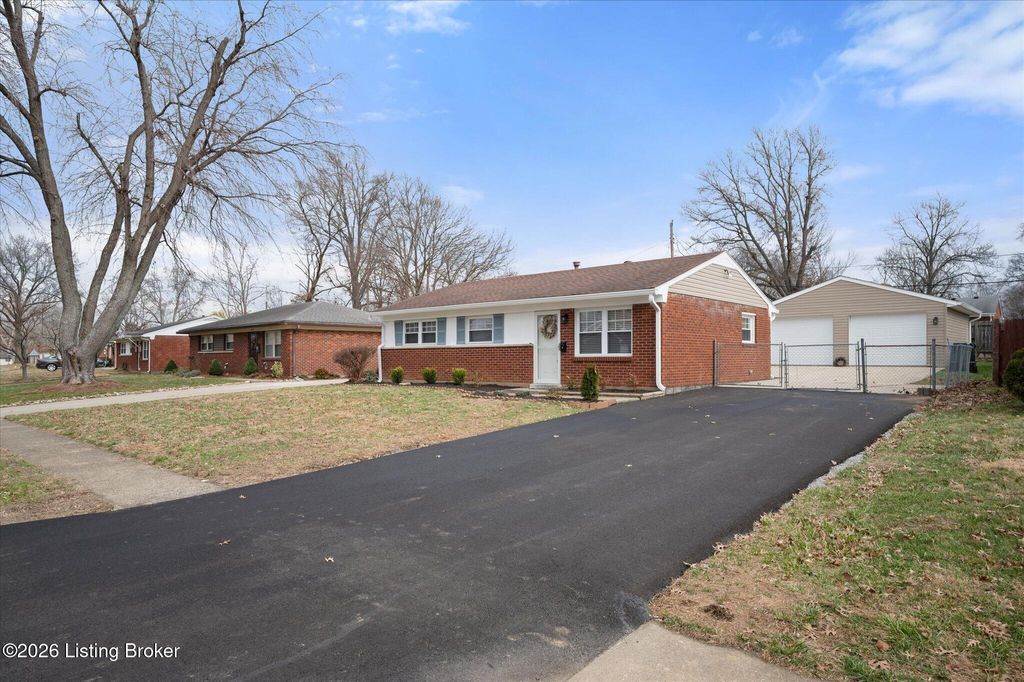 Photo of 3605 Ethelwood Dr, Jeffersontown, KY 40299 (MLS # 1706475)