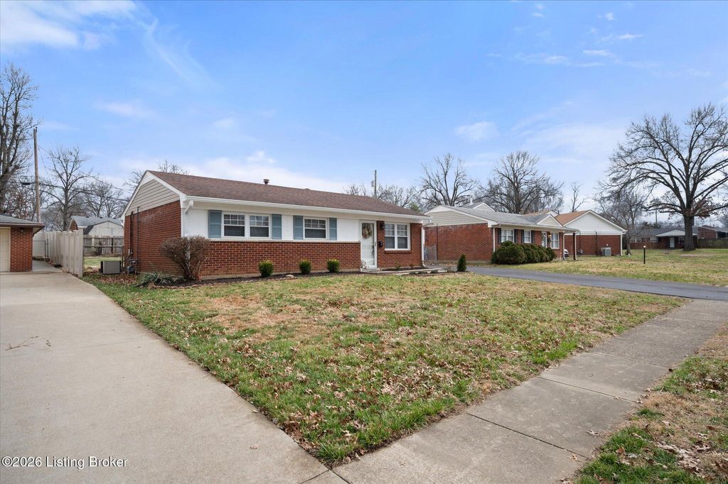 Photo of 3605 Ethelwood Dr, Jeffersontown, KY 40299 (MLS # 1706475)
