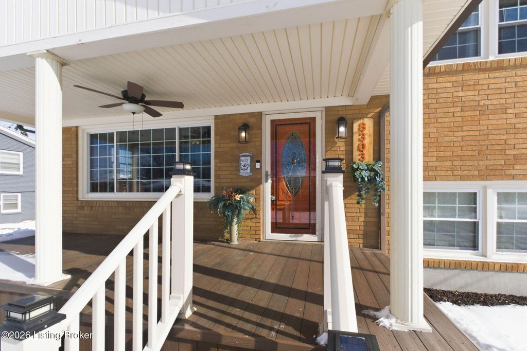 Photo of 8303 Gloxinia Dr, Louisville, KY 40258 (MLS # 1708078)