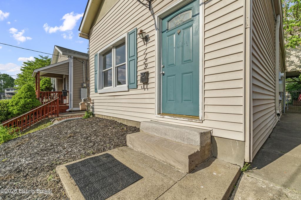 Photo of 1129 Fischer Ave, Louisville, KY 40204 (MLS # 1714391)
