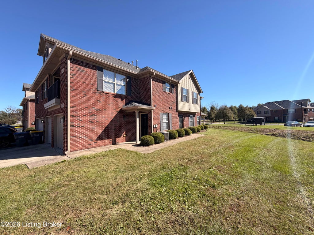 Photo of 5923 Dewitt Dr, Louisville, KY 40258 (MLS # 1732505)