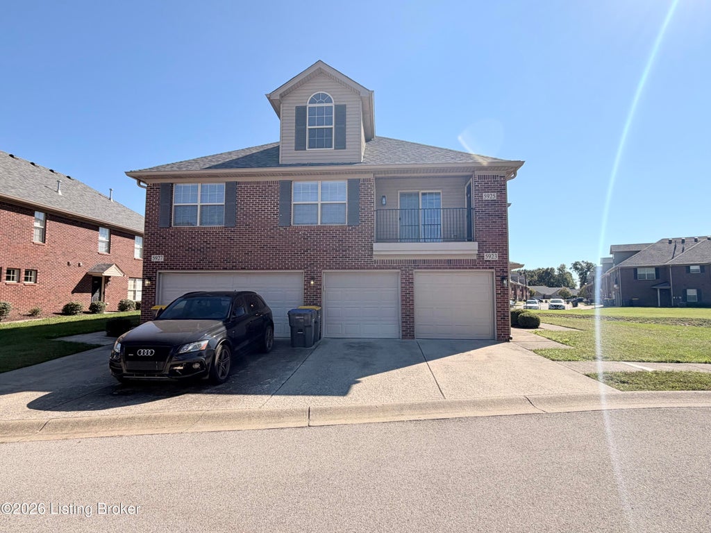 Photo of 5923 Dewitt Dr, Louisville, KY 40258 (MLS # 1732505)