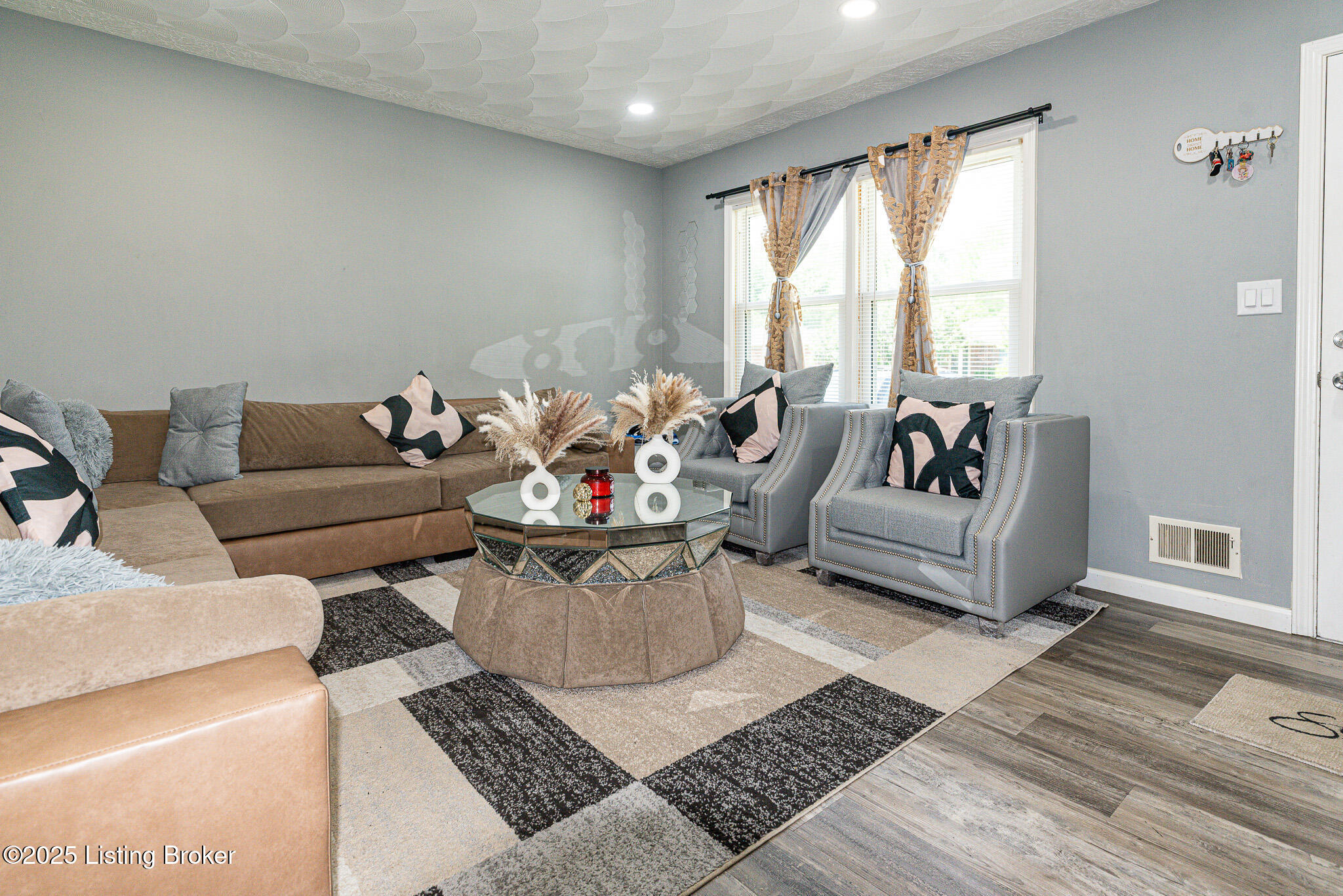 4604 Mile Of Sunshine Dr, Louisville, Pennsylvania image 5
