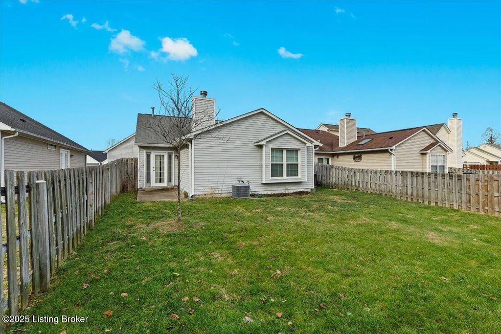 Photo of 2605 Hampton Hill Ct, Louisville, KY 40220 (MLS # 1705527)