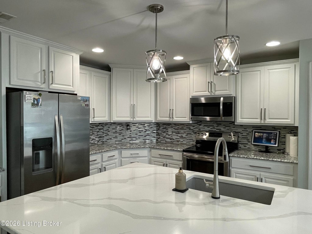 Photo of 7913 Emma Ct, Louisville, KY 40291 (MLS # 1729514)