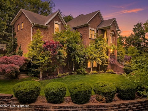 Photo of 560 N Hubbards Ln, Louisville, KY 40207 (MLS # 1724637)