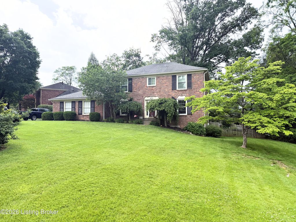 Photo of 4610 Deepwood Dr, Louisville, KY 40241 (MLS # 1717889)