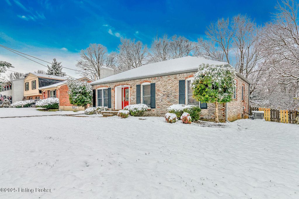 Photo of 3902 Bonifay Ct, Jeffersontown, KY 40299 (MLS # 1704684)