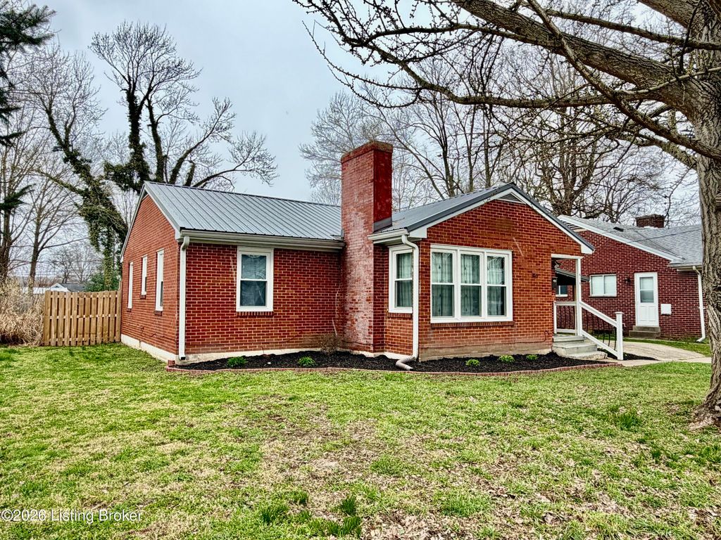 Photo of 414 7th St, Carrollton, KY 41008 (MLS # 1712249)