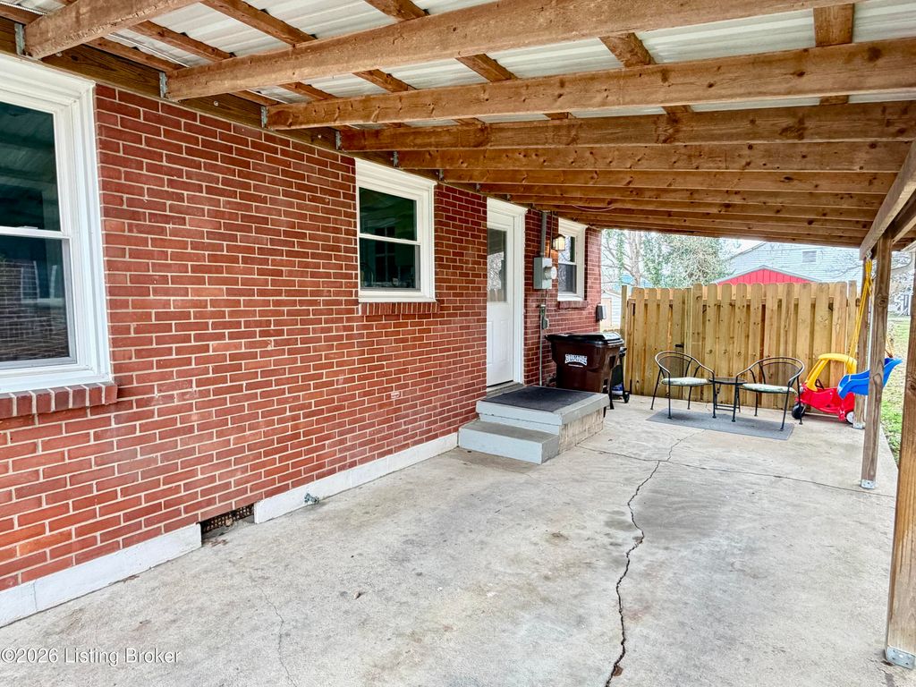 Photo of 414 7th St, Carrollton, KY 41008 (MLS # 1712249)