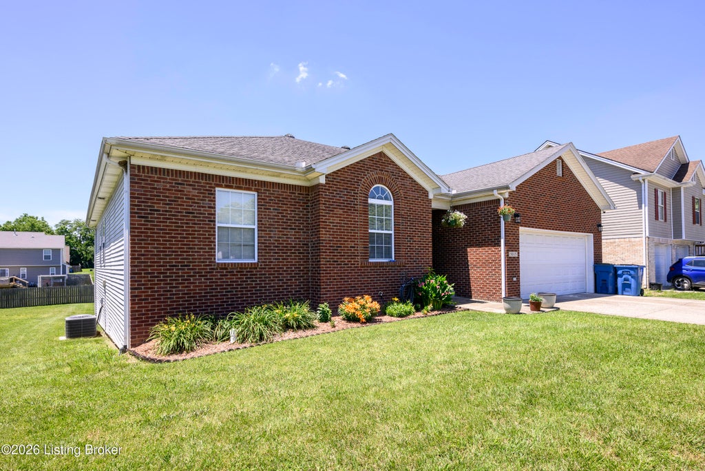 Photo of 5015 Black Falcon Way, Shelbyville, KY 40065 (MLS # 1721767)