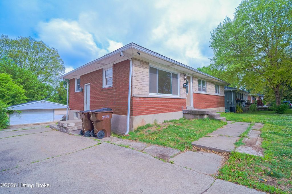 Photo of 7816 Joyce Dr, Louisville, KY 40219 (MLS # 1715905)