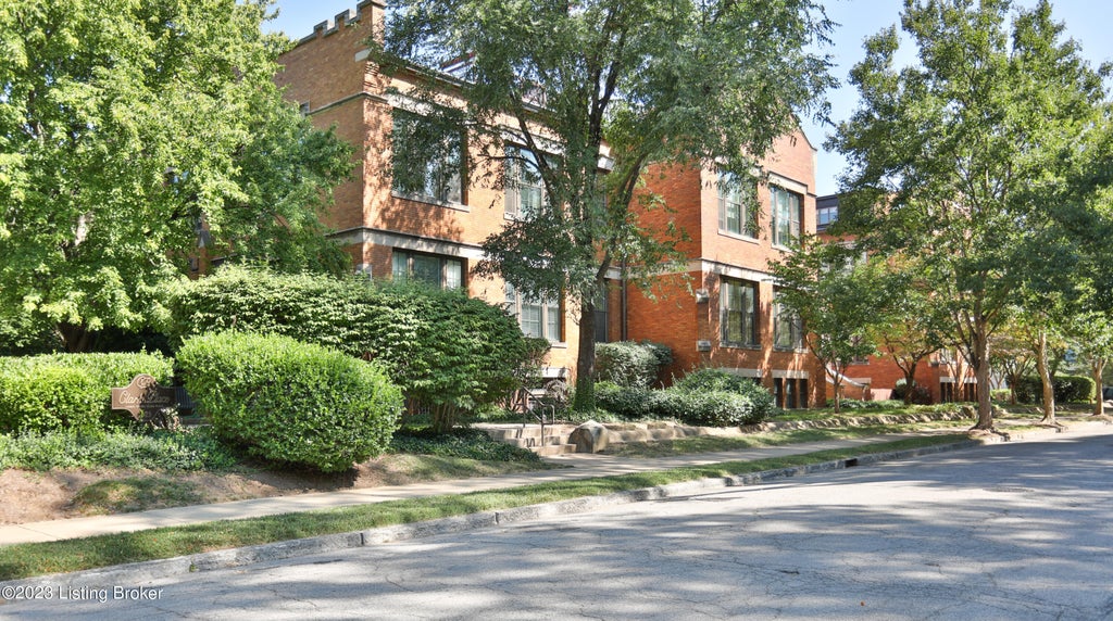 Photo of 2525 George Rogers Clark Pl #T08, Louisville, KY 40206 (MLS # 1725429)