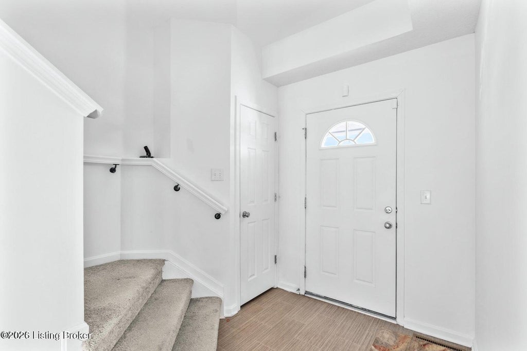 Photo of 149 Mountain Stone Ct, Shepherdsville, KY 40165 (MLS # 1730229)