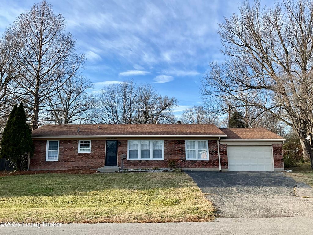 Photo of 7913 Greenway Dr, Louisville, KY 40222 (MLS # 1705184)