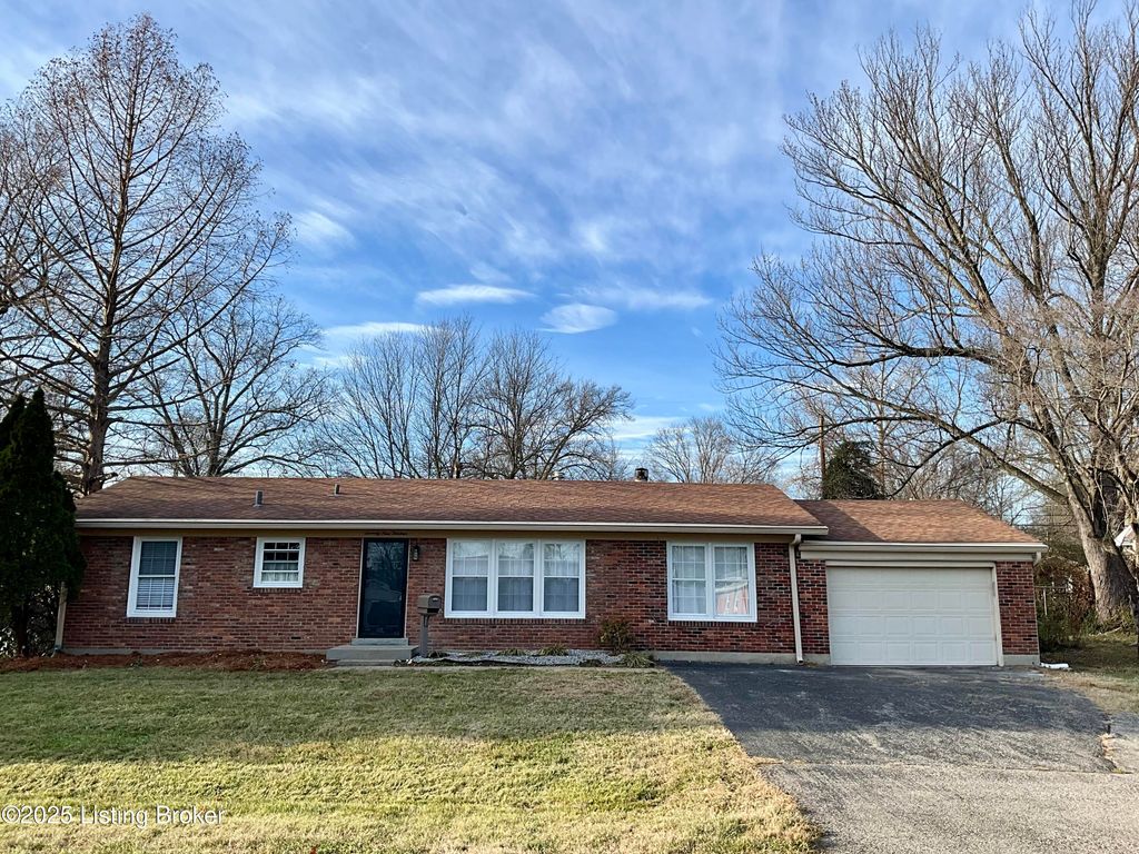 Photo of 7913 Greenway Dr, Louisville, KY 40222 (MLS # 1705184)
