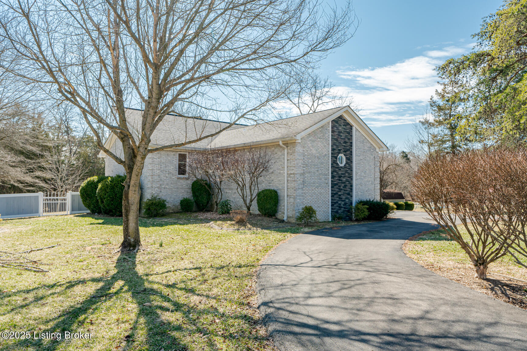 734 Greenbriar Rd, Mt Washington, Kentucky image 2