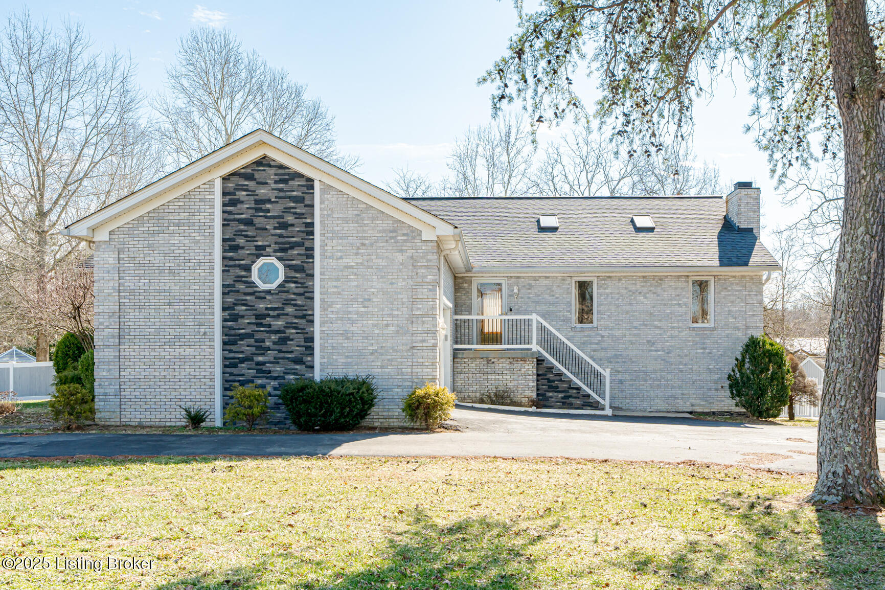 734 Greenbriar Rd, Mt Washington, Kentucky image 1