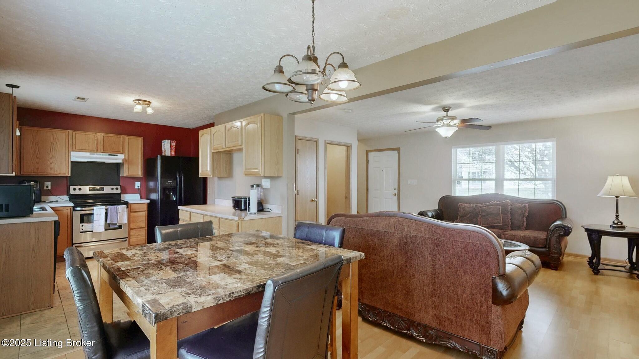 6537 Hunters Chase Ln, Louisville, Pennsylvania image 6