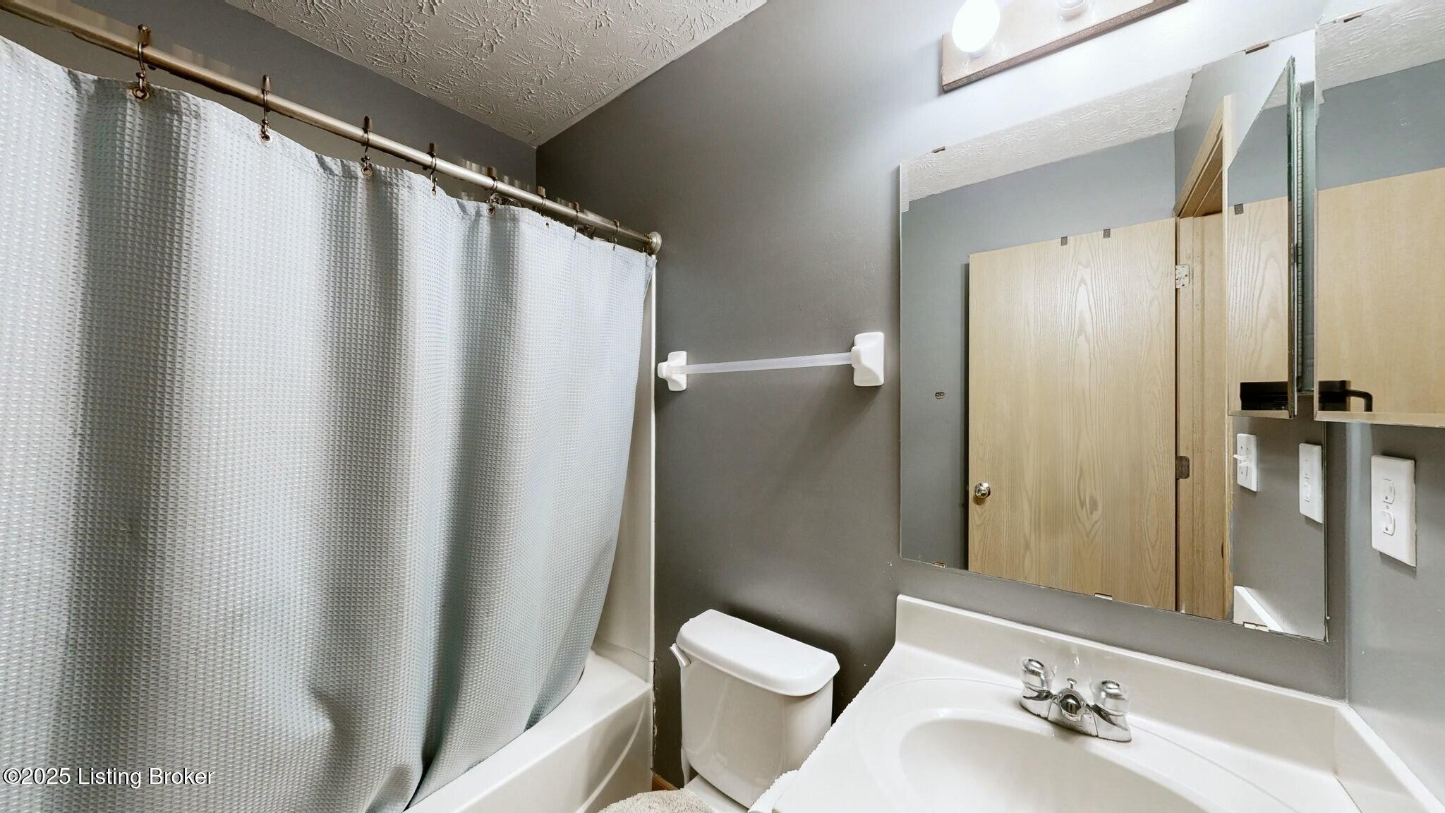 6537 Hunters Chase Ln, Louisville, Pennsylvania image 15