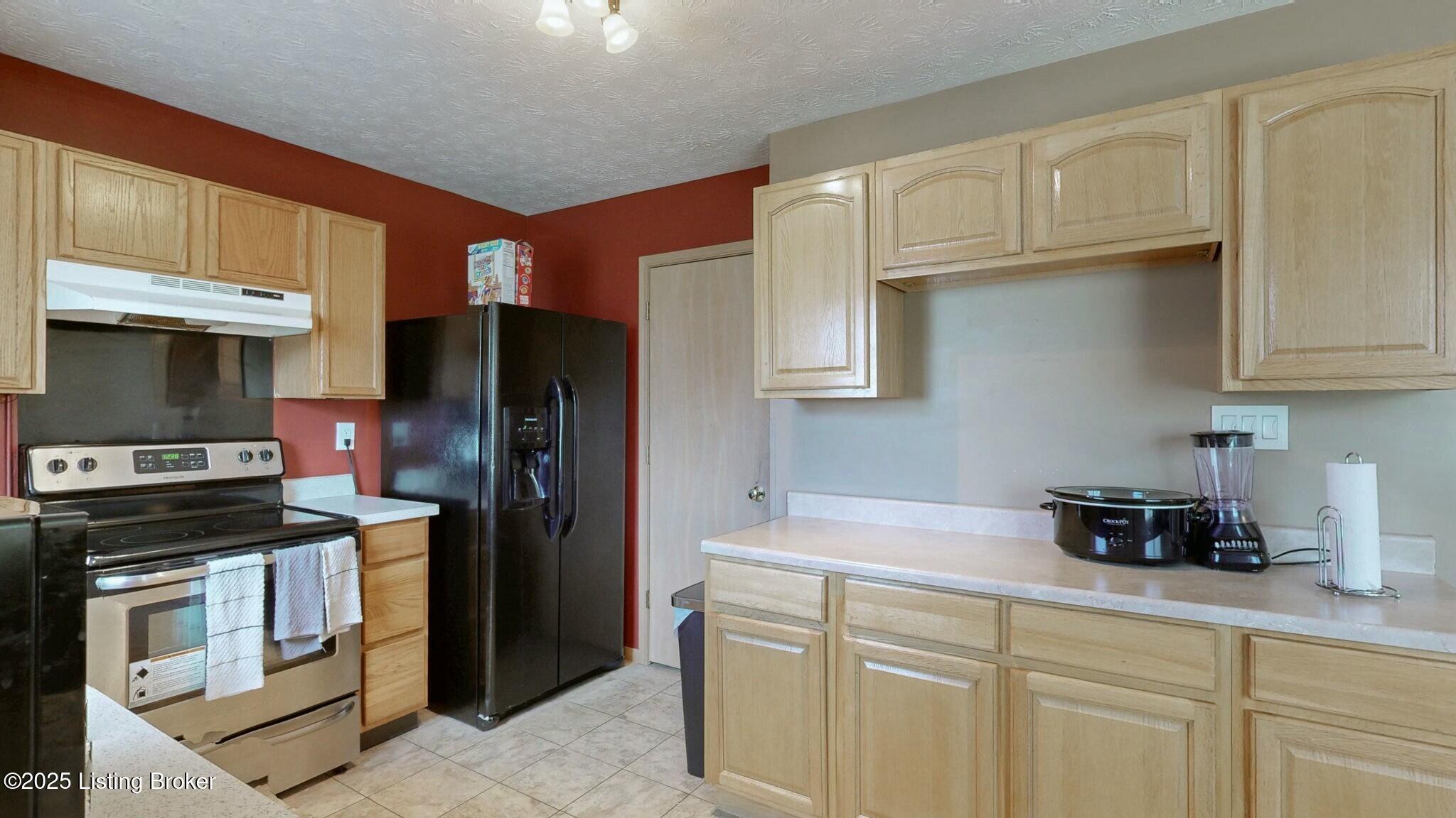 6537 Hunters Chase Ln, Louisville, Pennsylvania image 8