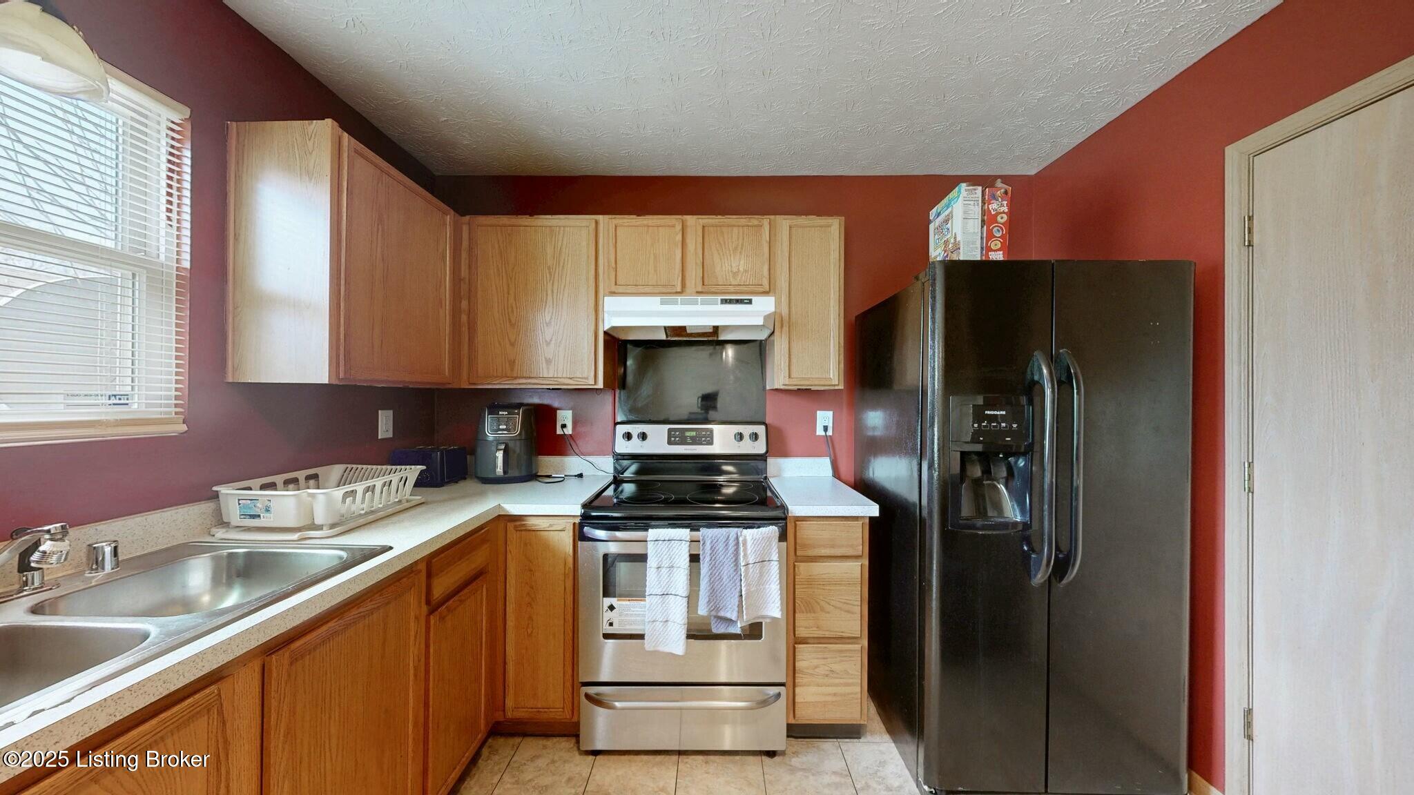 6537 Hunters Chase Ln, Louisville, Pennsylvania image 9