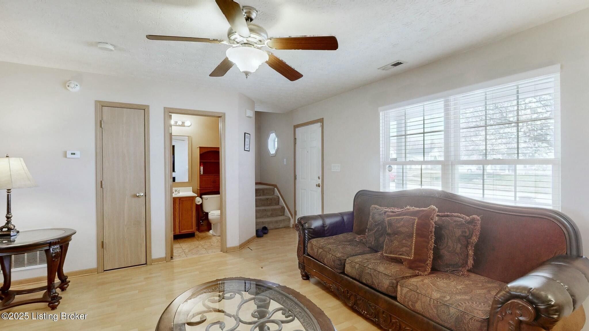 6537 Hunters Chase Ln, Louisville, Pennsylvania image 5
