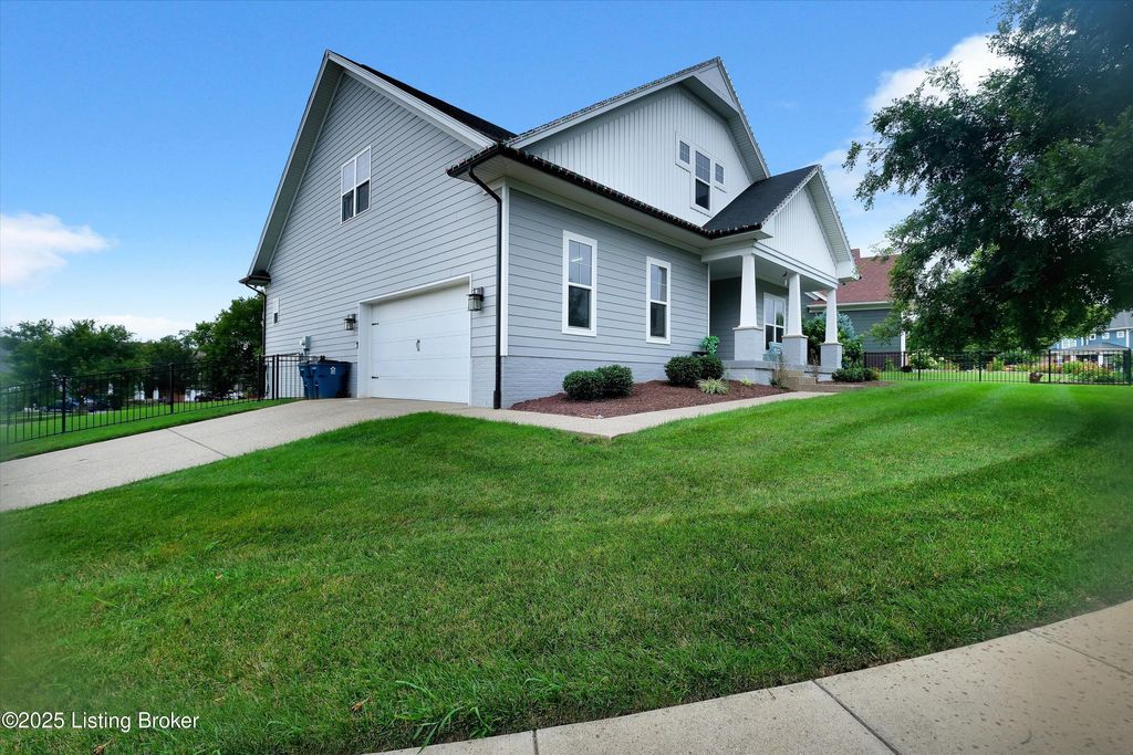 Photo of 825 Artisan Pkwy, La Grange, KY 40031 (MLS # 1697226)