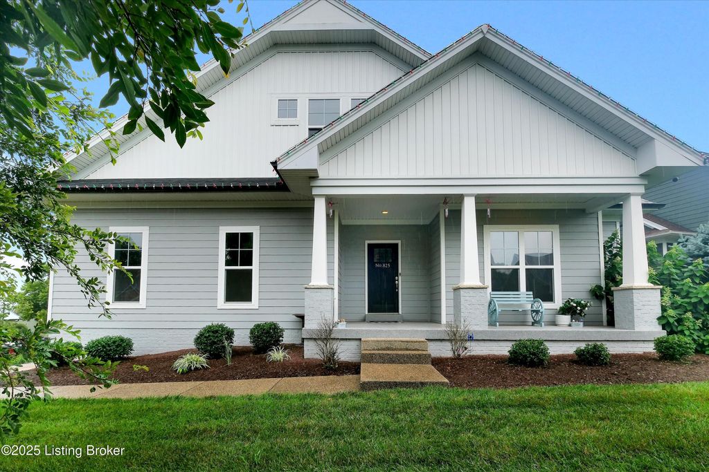 Photo of 825 Artisan Pkwy, La Grange, KY 40031 (MLS # 1697226)