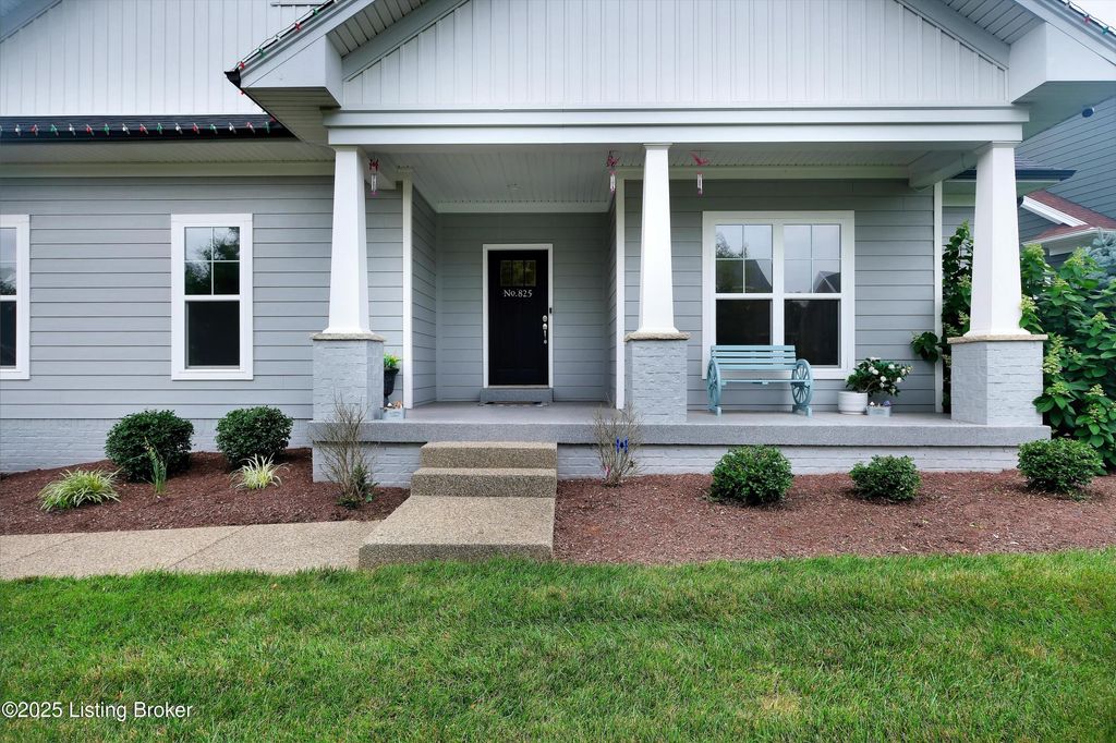 Photo of 825 Artisan Pkwy, La Grange, KY 40031 (MLS # 1697226)