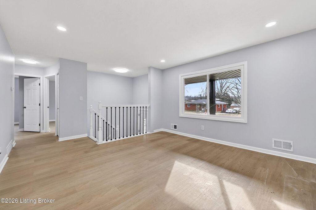 Photo of 5915 Rocky Mountain Dr, Louisville, KY 40219 (MLS # 1708062)