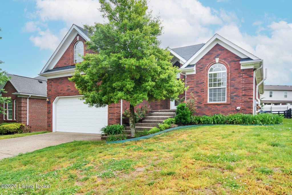 Photo of 184 Grand Oak Blvd, Shepherdsville, KY 40165 (MLS # 1715802)