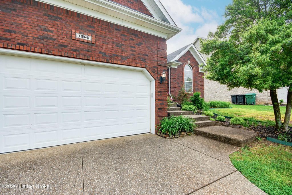 Photo of 184 Grand Oak Blvd, Shepherdsville, KY 40165 (MLS # 1715802)