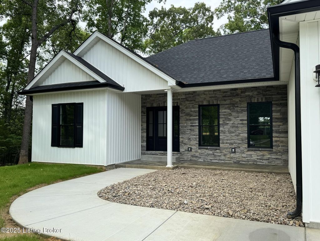 Photo of 57 Malvern Ct, Brandenburg, KY 40108 (MLS # 1706627)