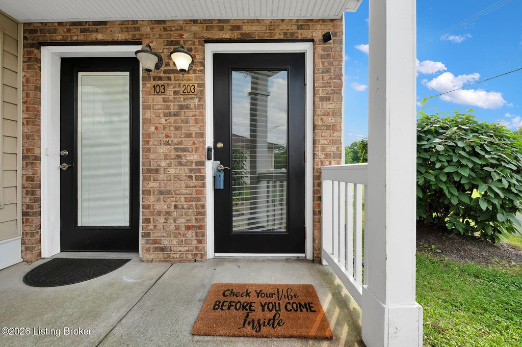 Photo of 6520 Brook Bend Way #203, Louisville, KY 40229 (MLS # 1718263)