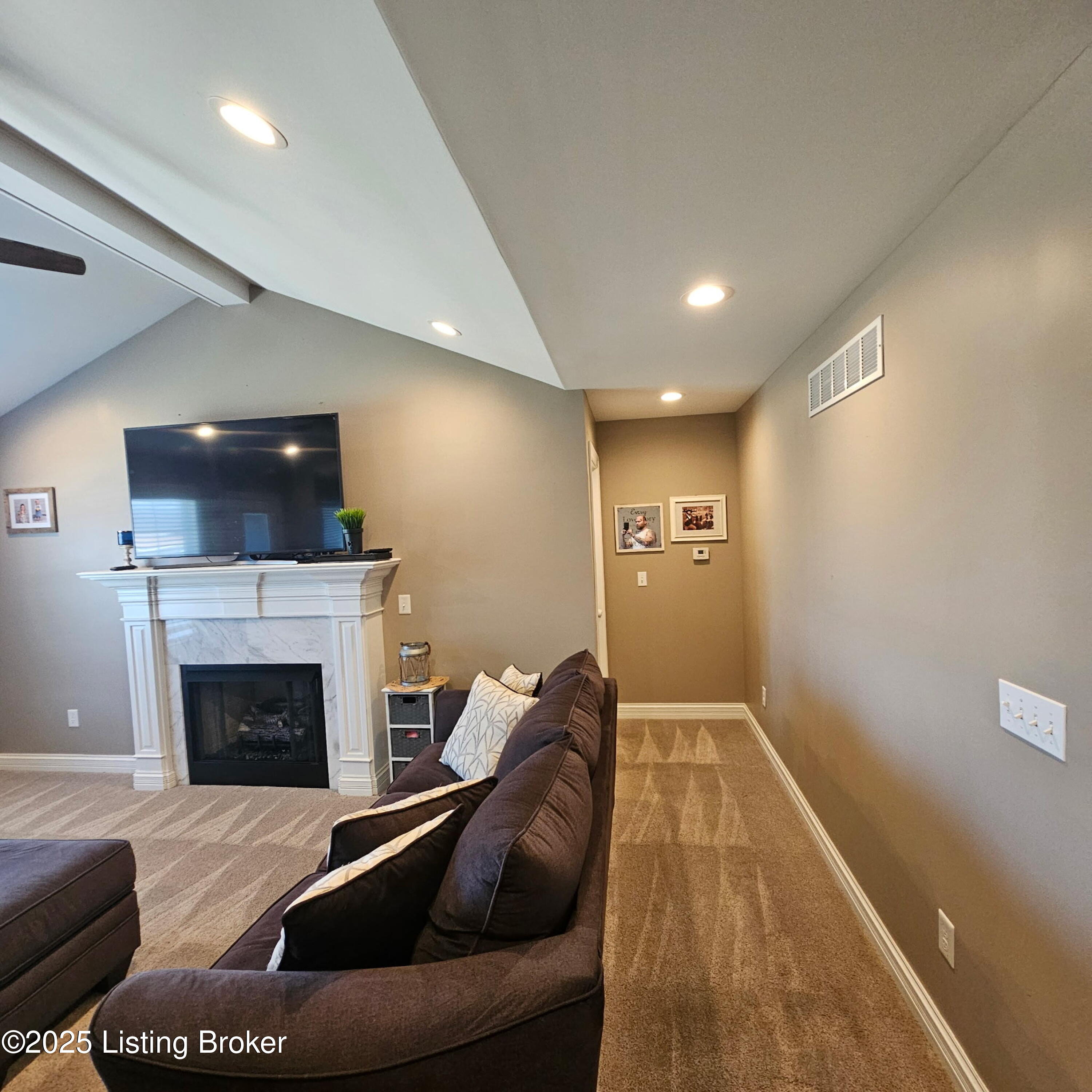 997 Shady Brook Ln, Louisville, Kentucky image 10